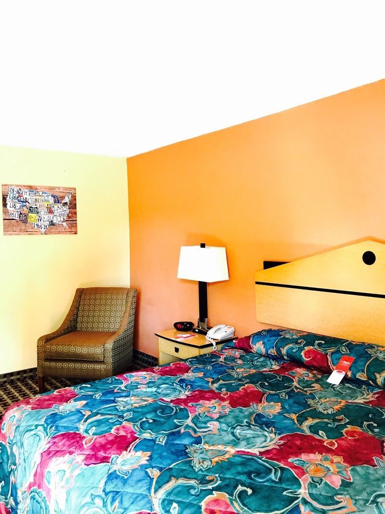 Econo Lodge Inn&Suites Milan Exterior foto